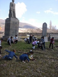 18.04.2012 հուշարձանների մաքրում