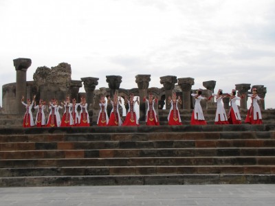 «Զվարթնոցում» ներկայացվեցին հայկական պարերը «Զվարթնոցում» ներկայացվեցին հայկական պարերը