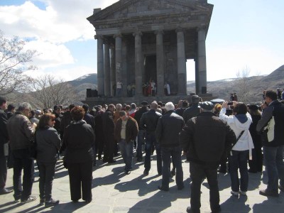 Վահագնի ծննդի /Նավասարդի/ տոնակատարությունը «Գառնի» պատմամշակութային արգելոց-թանգարանում Վահագնի ծննդի /Նավասարդի/ տոնակատարությունը «Գառնի» պատմամշակութային արգելոց-թանգարանում