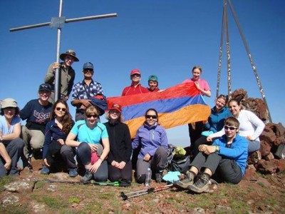 Եռագույնը Աժդահակի գագաթին Եռագույնը Աժդահակի գագաթին