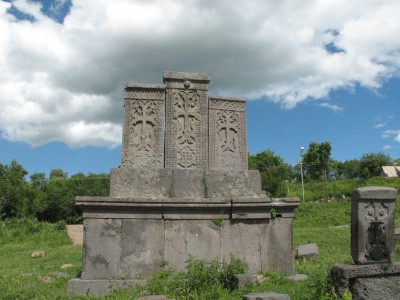 Տուտիկ իշխանի հուշակոթողը (պետ. ցուցակ N 5.56.1.6, գ. Կողես) Տուտիկ իշխանի հուշակոթողը (պետ. ցուցակ N 5.56.1.6, գ. Կողես)