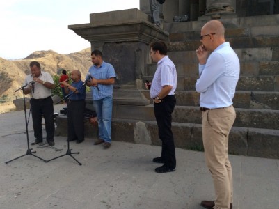 գառնի գառնի