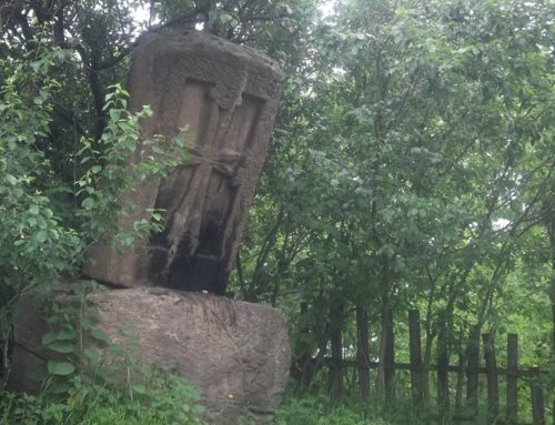 CROSS STONE DAMAGED BECAUSE OF THE NATURAL AND CLIMATIC CONDITIONS